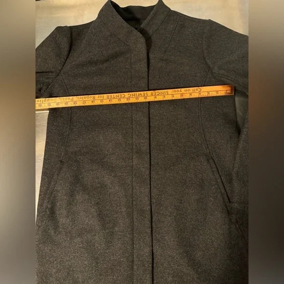 Lululemon RARE All Days Softshell US10 - Picture 10 of 16